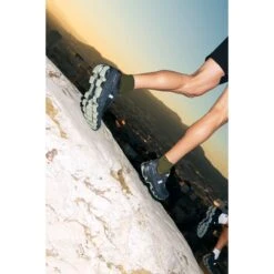 On Running On Zapatillas Trail Running - Cloudventure - Black & Reseda -Deportes Ropa Tienda on cloudventure running shoe black reseda 3 1028385